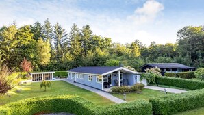 A modern two-story house with a covered patio and a well-maintained garden. - "Dorethea" - 30km from the sea by Interhome (Toftlund)