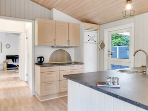Fridge, microwave, dishwasher, cookware/dishes/utensils