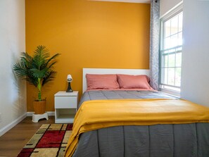 3 bedrooms, iron/ironing board, WiFi, bed sheets