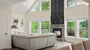 Smart TV, fireplace