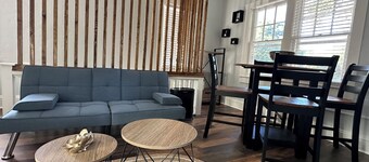 A Cozy & Charming 2 bedroom Apartment in Historic Downtown Deland.