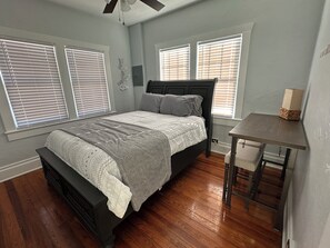 2 quartos, escrivaninha, Wi-Fi de cortesia, roupa de cama