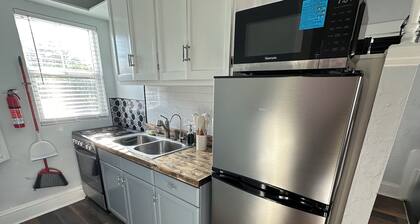 Deland Serenity Place, a Full 2 bedroom Apartment in Historic Downtown Deland.