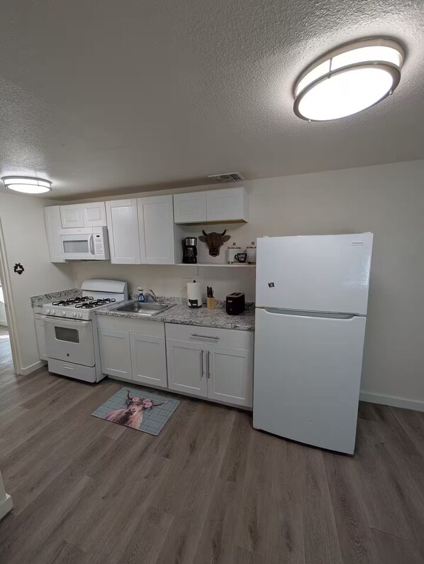 Microwave, oven, stovetop, dishwasher