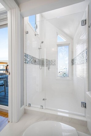 Hair dryer, towels - Waterfront Rockport Gem Steps to Shops and Beaches (Rockport)