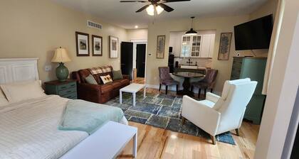 Cozy 1-bedroom apartment with WiFi, AC in enjoyable Newark