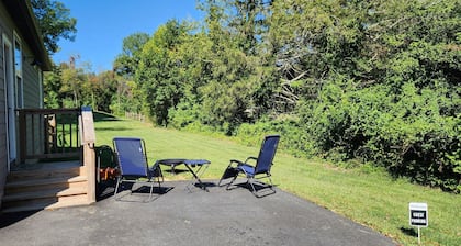 Cozy 1-bedroom apartment with WiFi, AC in enjoyable Newark