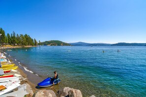 Beach - Dog-Friendly and a Hot Tub! Blue Door Breeze in Midtown Coeur d'Alene near Shops and Restaurants! (Coeur d'Alene)