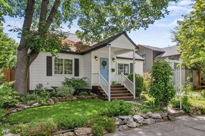 Exterior - Dog-Friendly-Blue Door Breeze in Midtown Coeur d'Alene near Shops and Restaurants! (Coeur d'Alene)