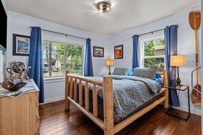 3 bedrooms, free WiFi, bed sheets - Dog-Friendly and a Hot Tub! Blue Door Breeze in Midtown Coeur d'Alene near Shops and Restaurants! (Coeur d'Alene)