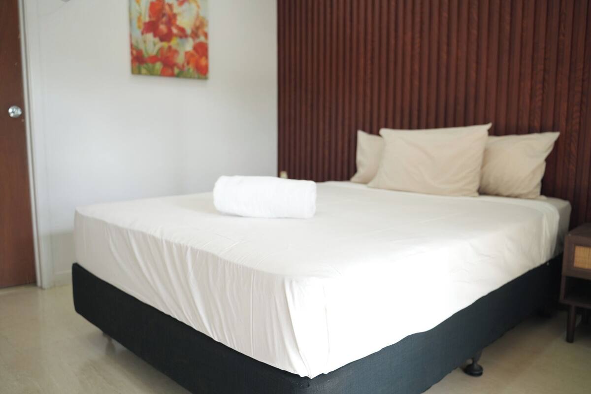 Standard Single Room, Balcony, Pool View | Desk, laptop workspace, iron/ironing board, free WiFi