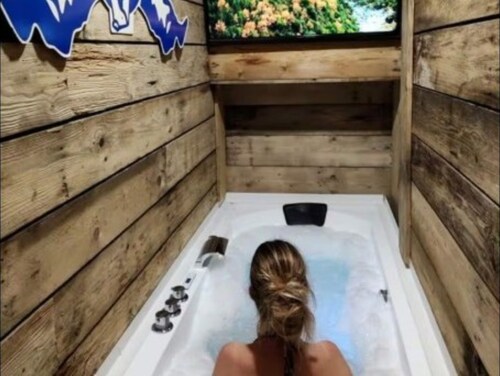 Accommodation only 140cm wide in the Spa