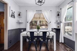 Signature House, 3 Bedrooms, Hot Tub | In-room dining