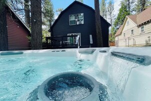 Signature House, 3 Bedrooms, Hot Tub | Private spa tub