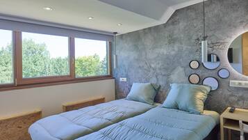 6 slaapkamers, een strijkplank/strijkijzer, internet