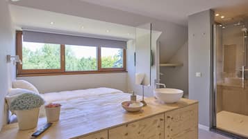 6 bedrooms, iron/ironing board, internet
