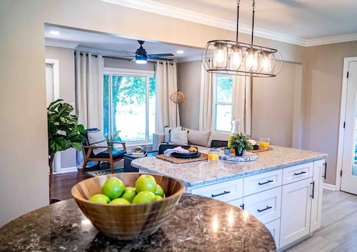 Elegant 2BR Retreat • Spa Showers • Chef Kitchen • Near Hospitals & Parks