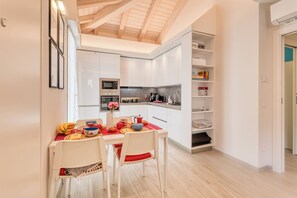 ميكروويف، فرن، موقد طهي مسطح، غسالة أطباق