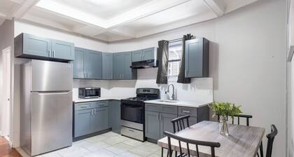 Spacious 14-bedroom house in charming Newark with WiFi, AC