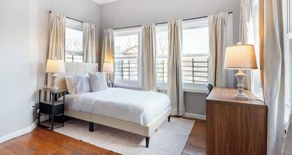 Spacious 14-bedroom house in charming Newark with WiFi, AC