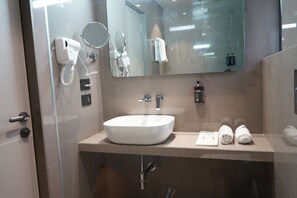 Habitación doble Premium | Baño | Toallas y shampoo