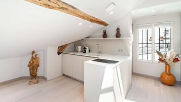 冰箱、微波炉、烤箱、炉灶