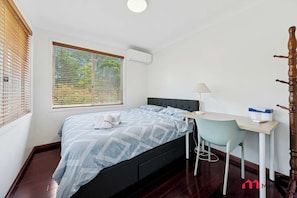 1 chambre, bureau, fer et planche à repasser, Wi-Fi