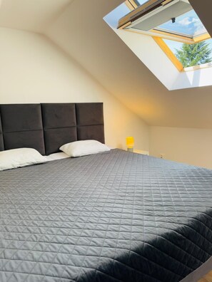 3 habitaciones, tabla de planchar con plancha, wifi y ropa de cama 