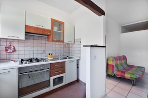Fridge, oven