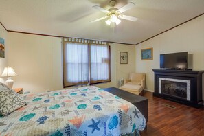 4 bedrooms, bed sheets - 1 Mi to Lake Texoma: Peaceful Kingston Getaway (Kingston)