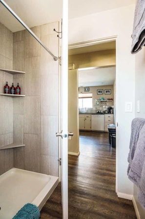 Shower, hair dryer, towels