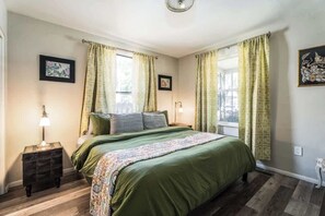 2 bedrooms, desk, iron/ironing board, WiFi