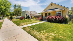 A residential neighborhood with a well-maintained lawn, a sidewalk, and houses with front yards. - Fun-ViBe-Hot-Tub-Oasis, Walk to Downtown, Pets OK (Boise)