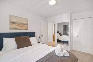 2 bedrooms, desk, iron/ironing board, WiFi