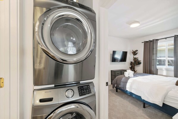 2 bedrooms, desk, iron/ironing board, WiFi