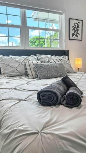 4 bedrooms, iron/ironing board, free WiFi, bed sheets