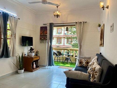 1bhk flat with pool view 5 mins walk to Candolim beach in a prime location.
