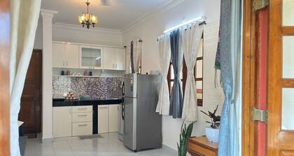 1bhk flat with pool view 5 mins walk to Candolim beach in a prime location.