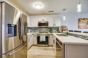 Fridge, microwave, stovetop, dishwasher - Balcony w/ Marina Views: Lake Ozark Hideaway! (Lake Ozark)