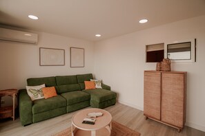 TV - FLH Albufeira Boho Chic with Balcony (Albufeira)
