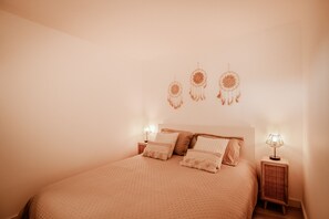2 bedrooms, iron/ironing board, free WiFi, bed sheets