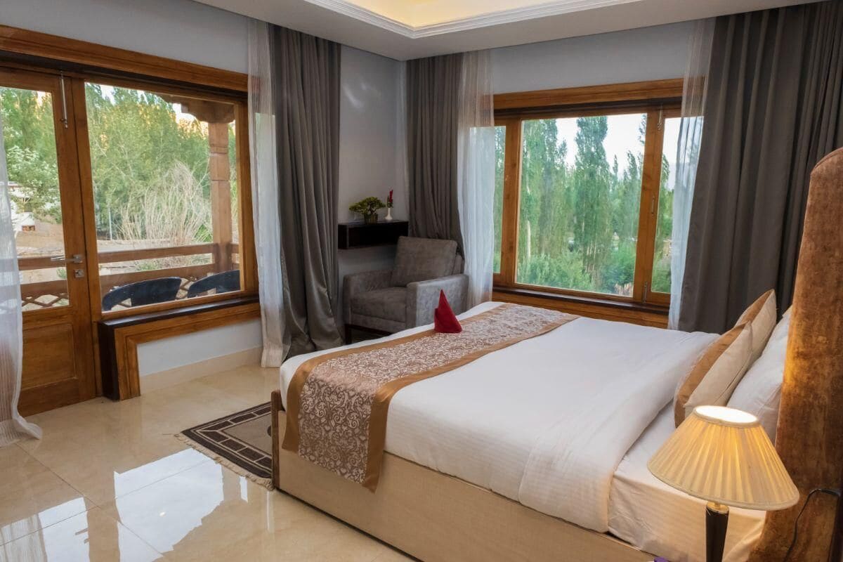 Family Room, 2 Bedrooms, Mountain View