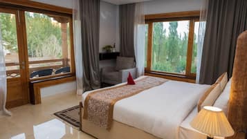 Family Room, 2 Bedrooms, Mountain View