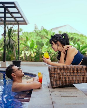 Outdoor pool - Horison Ultima Sayaga Cibinong (Cibinong)