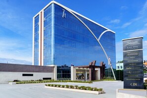 Front of property - Horison Ultima Sayaga Cibinong (Cibinong)