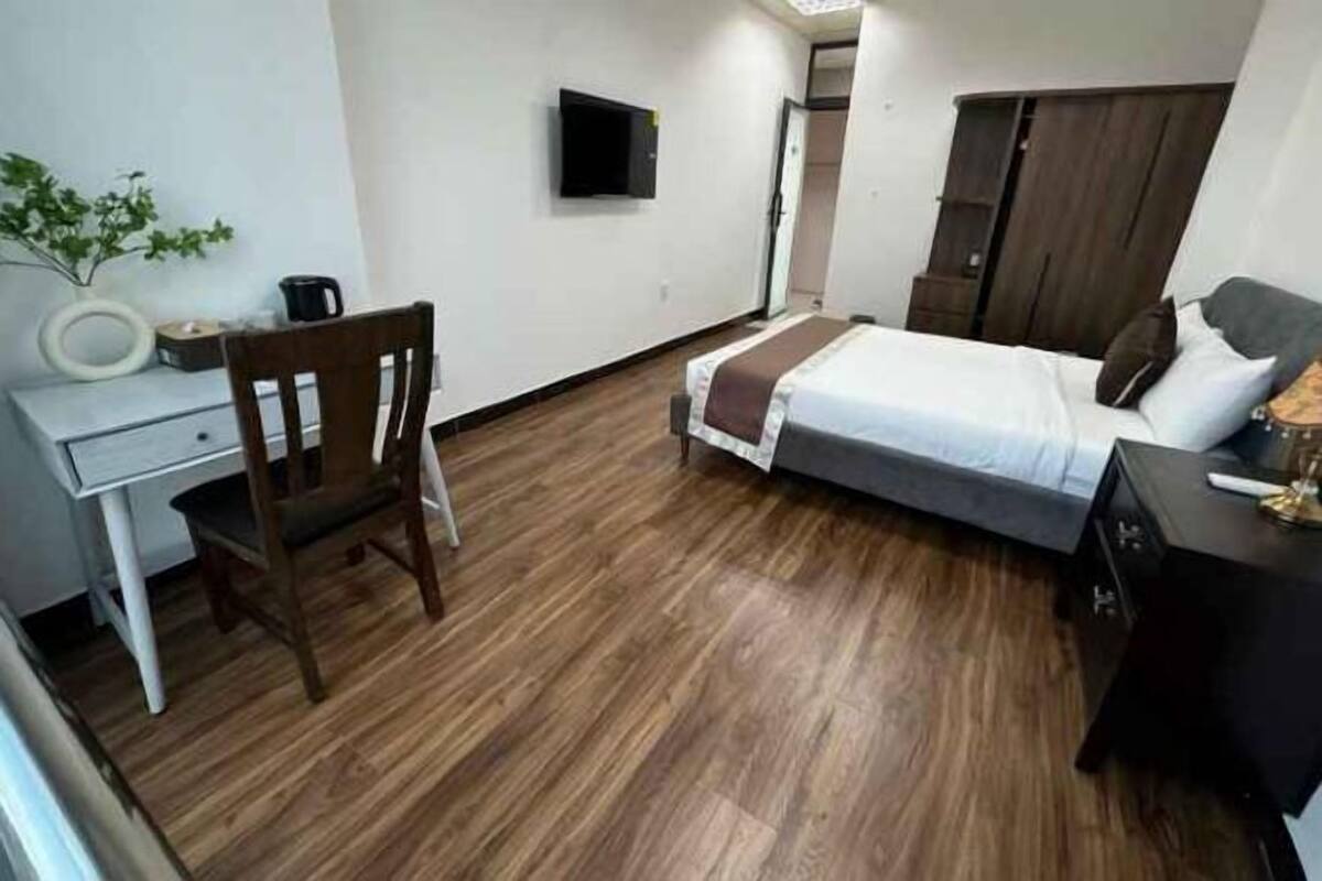Minibar, blackout curtains, free WiFi, bed sheets