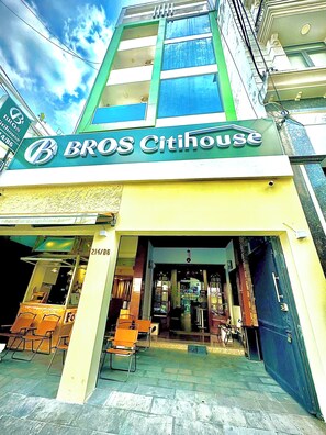 Πρόσοψη καταλύματος