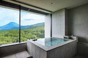 Onsen Suite, Mt. Yotei View, King | Bathroom | Hair dryer, slippers, electronic bidet, towels