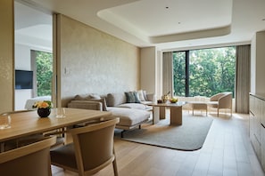 Corner Suite, Forest View, King | In-room safe, iron/ironing board, free WiFi, bed sheets