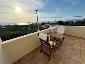 Outdoor dining - Sea front retreat! 360 views, top floor, luxurious spaces, unique BBQ area. (Aegina)